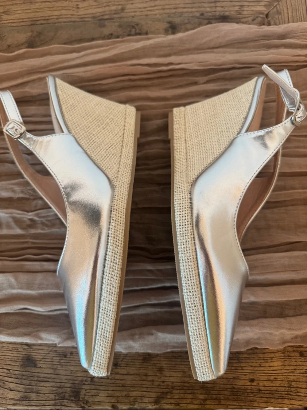 Silver Pointed-Toe Slingback wedges